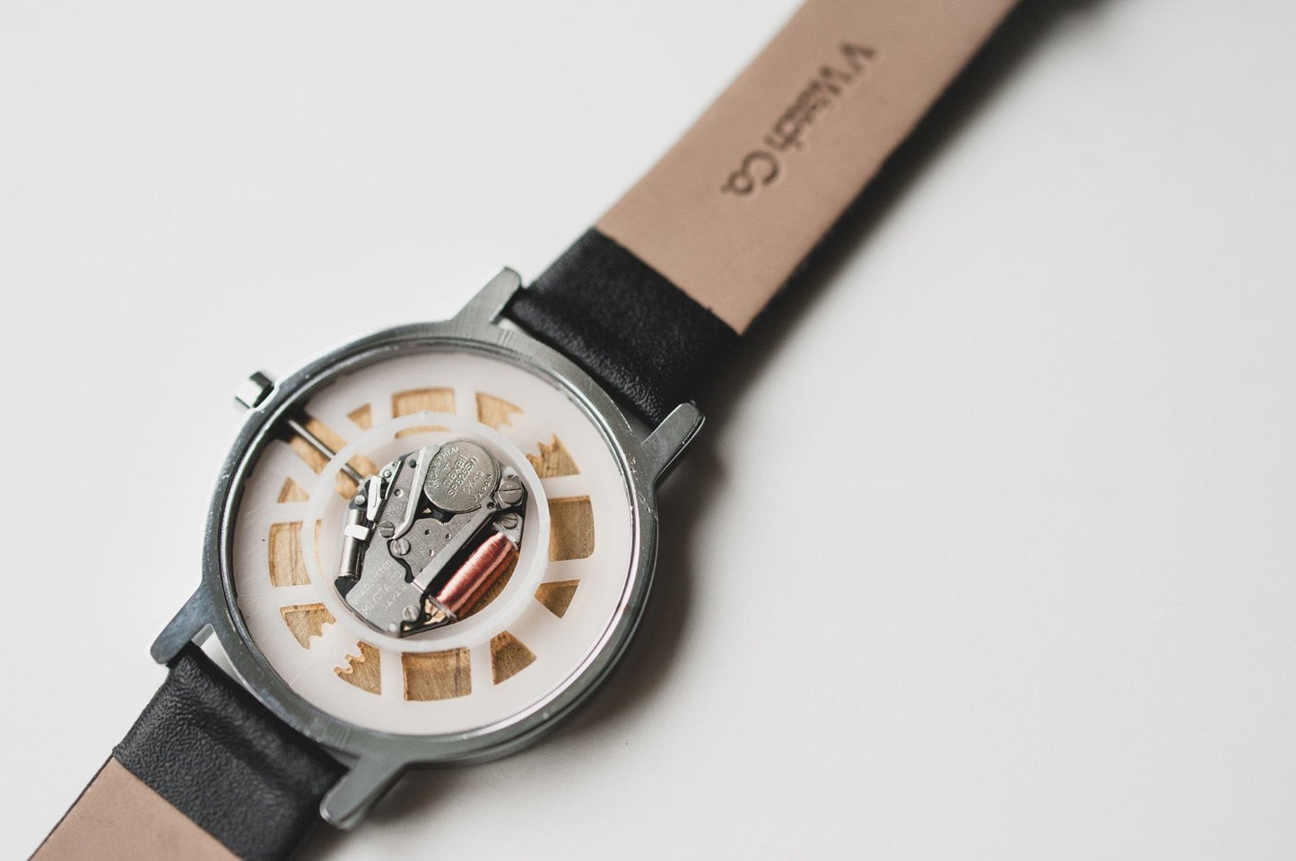 V WATCH CO. / White dial - HODINA