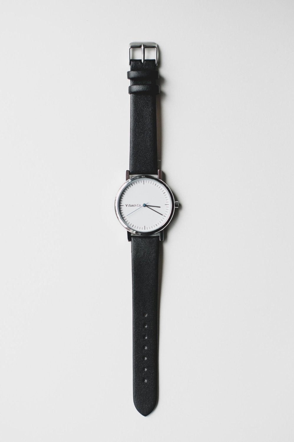 V WATCH CO. / White dial - HODINA