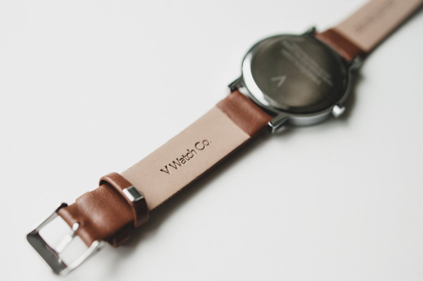 V WATCH CO. / Brushed dial - HODINA